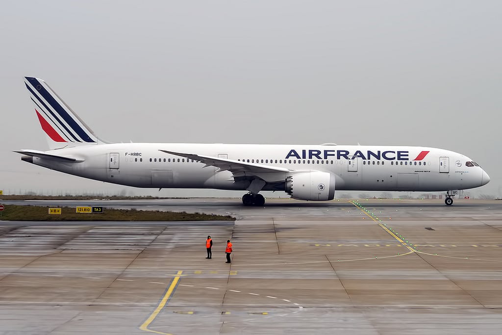 एयर फ्रान्सले साढे ७ हजार कर्मचारी हटाउने